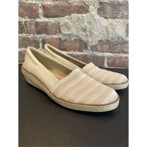 Grasshoppers  Cream Semi-Casual Mesh Round Toe 1” Wedge Shoe Women’s 10M